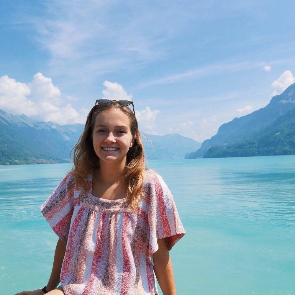 Meet your Posher, Caitlin